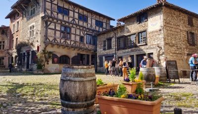 Visitare Pérouges da Lione: la guida per una perfetta gita in un borgo medievale