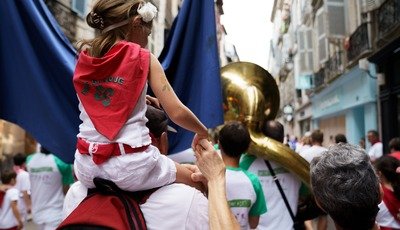 Vivi le Fêtes de Bayonne: la guida pratica per soggiornare a Biarritz